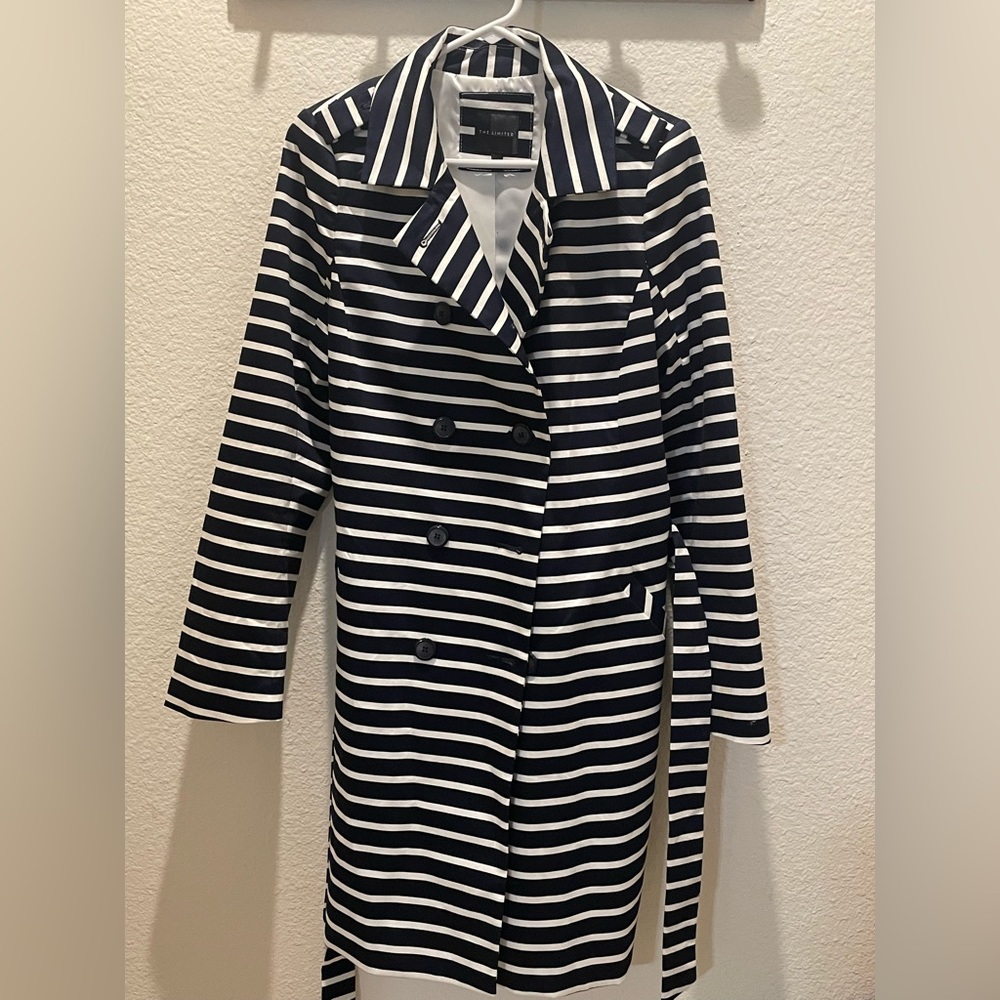 Black and white striped coat | Size Medium
